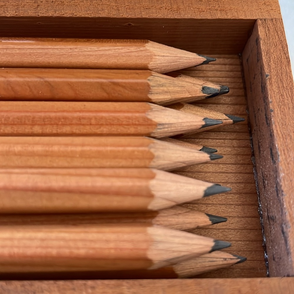 Vintage Set of 12 No. 2 Blackfeet Indian Pencils In Original Cedar Case Unused - Picture 5 of 10